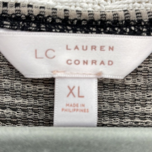 LC Lauren Conrad Ruffle Cold-Shoulder Top NWOT - Picture 3 of 7